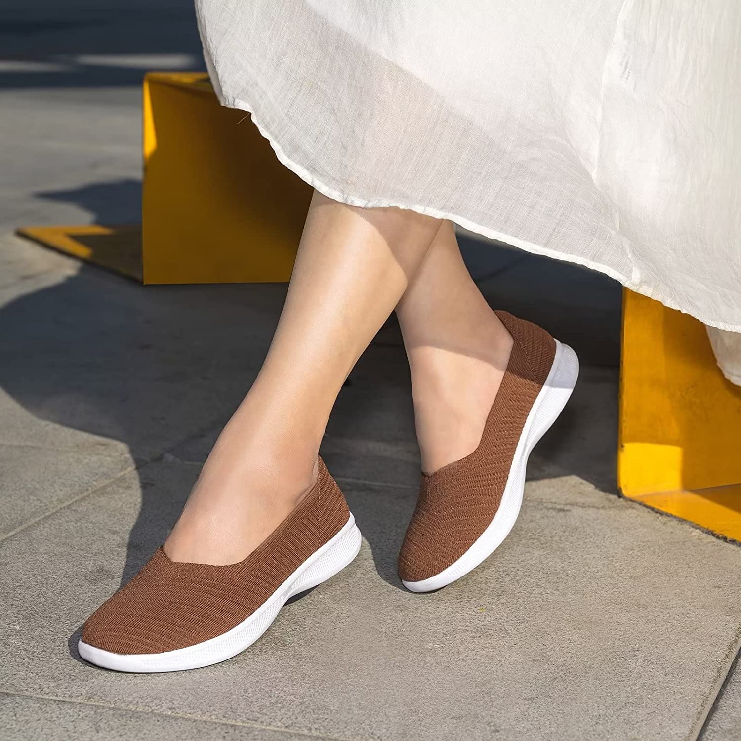 Womens Slip On Walking Shoes Breathable Mesh Casual Flats Shoes Low-Top Lightweight Loafers